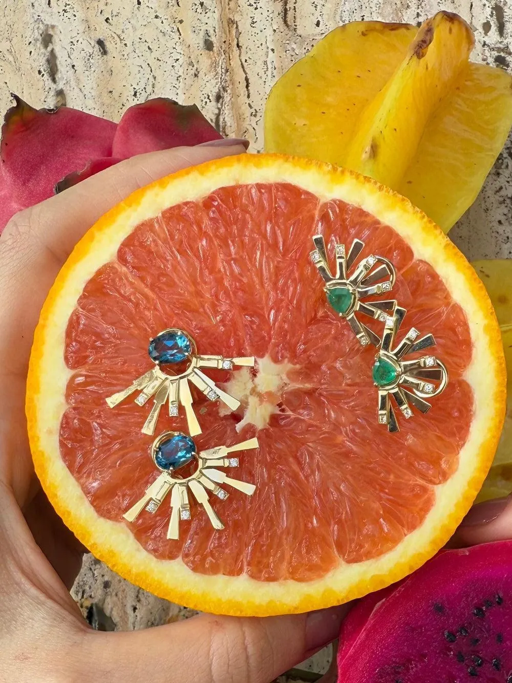 Carol Kauffmann 18kt Yellow Gold Sun Emerald Earrings In Gold