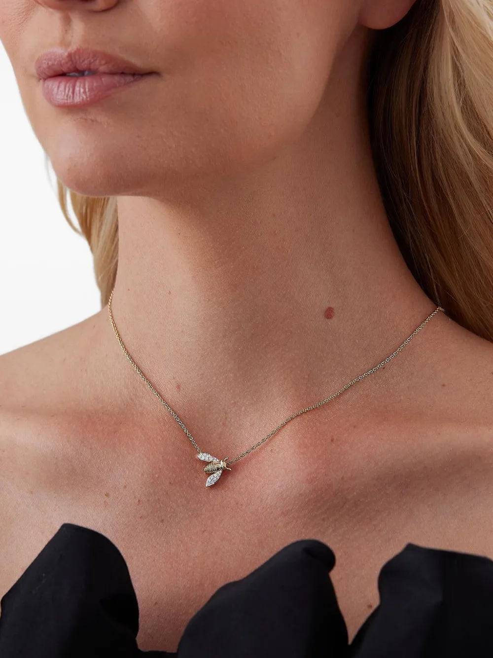 Sara Weinstock 18kt Yellow Gold Queen Bee Diamond Necklace In Gold