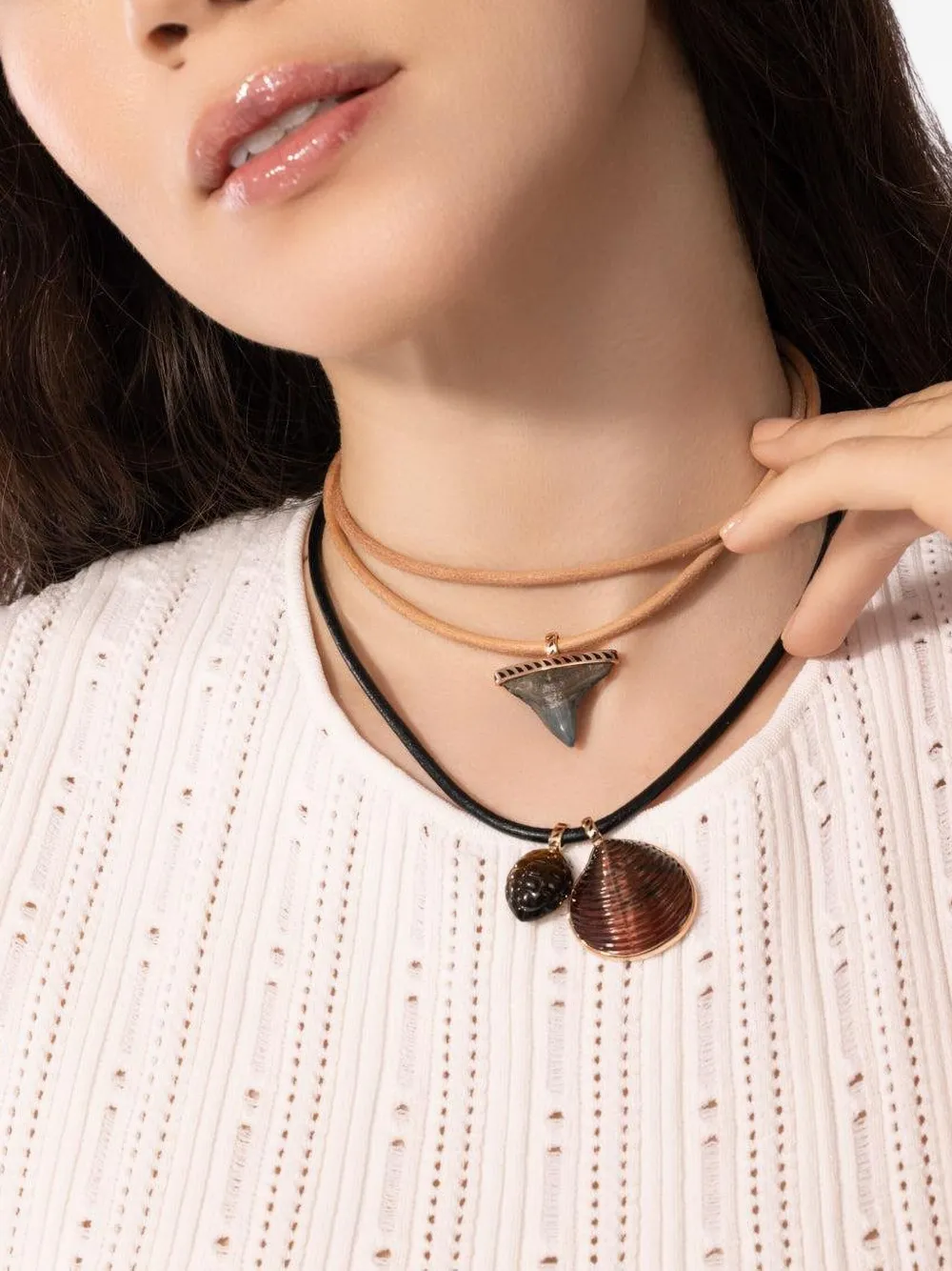 Dezso 18k Rose Gold Shark-tooth Pendant In Gold