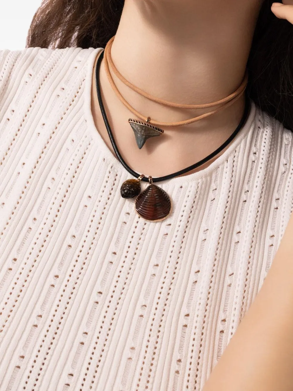Dezso 18k Rose Gold Shark-tooth Pendant In Gold