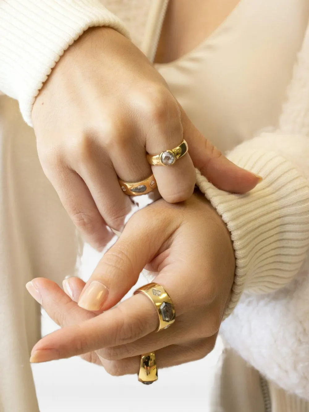 Nimo With Love 18k Yellow Gold Sapphire Ring In Gold