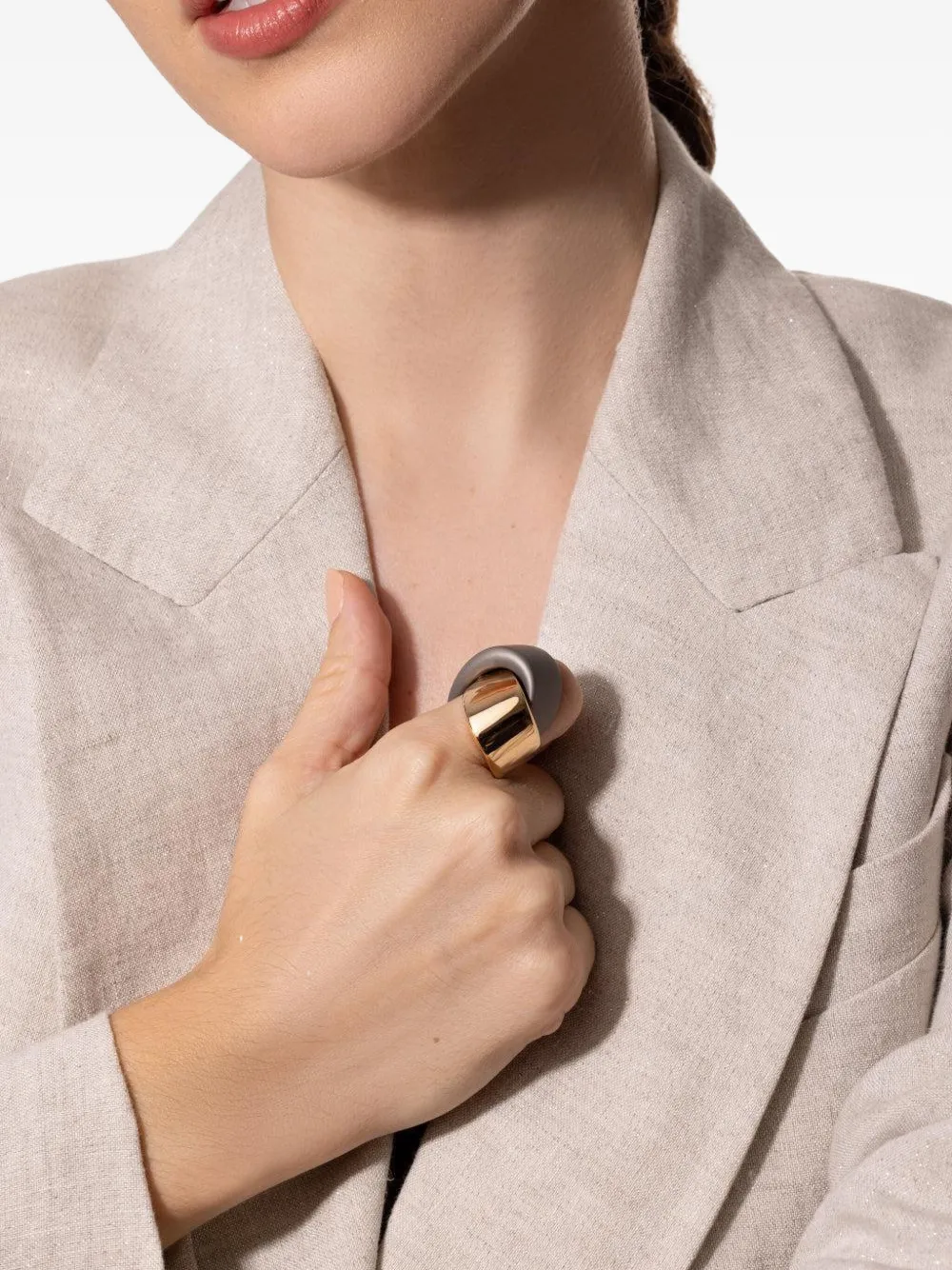 VHERNIER anillo Abbraccio en oro rosa de 18kt y titanio | Image 2