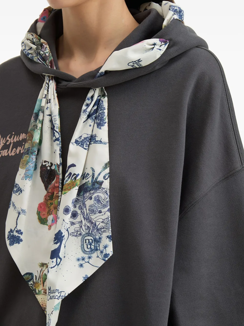 Musium Div. Hoodie met sjaaldetail Zwart
