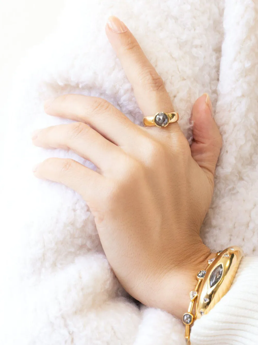 Nimo With Love 18k Yellow Gold Chubby Diamond And Sapphire Ring In Gold