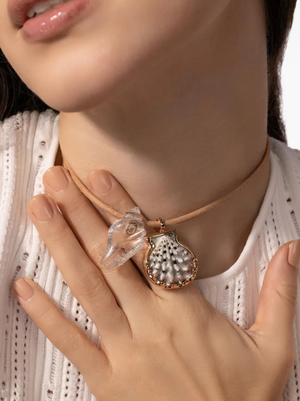 Dezso 18k Rose Gold Sillimanite Shell Pendant In Gold