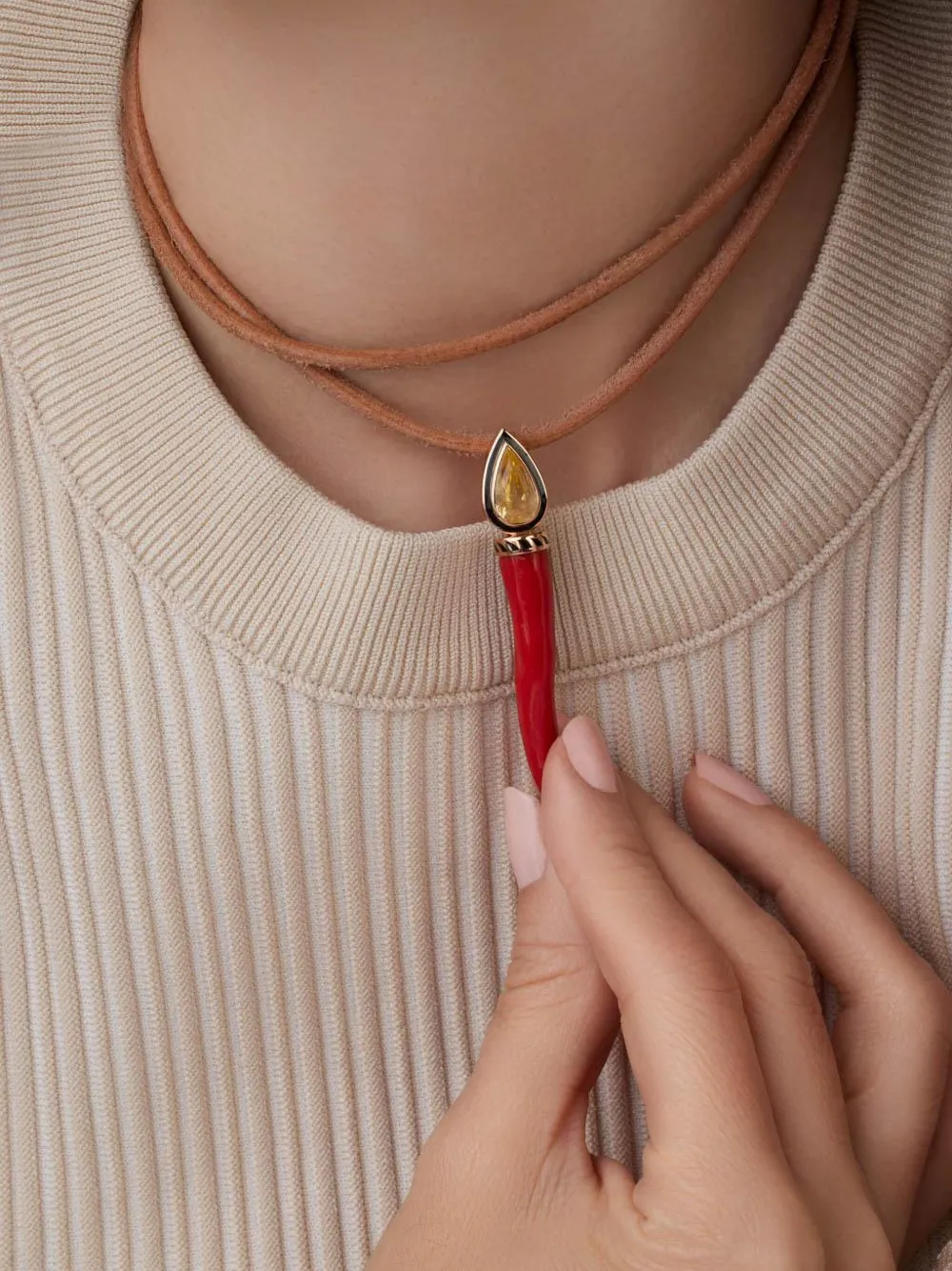 Dezso 18k Rose Gold Cornetto Sapphire Pendant In Gold