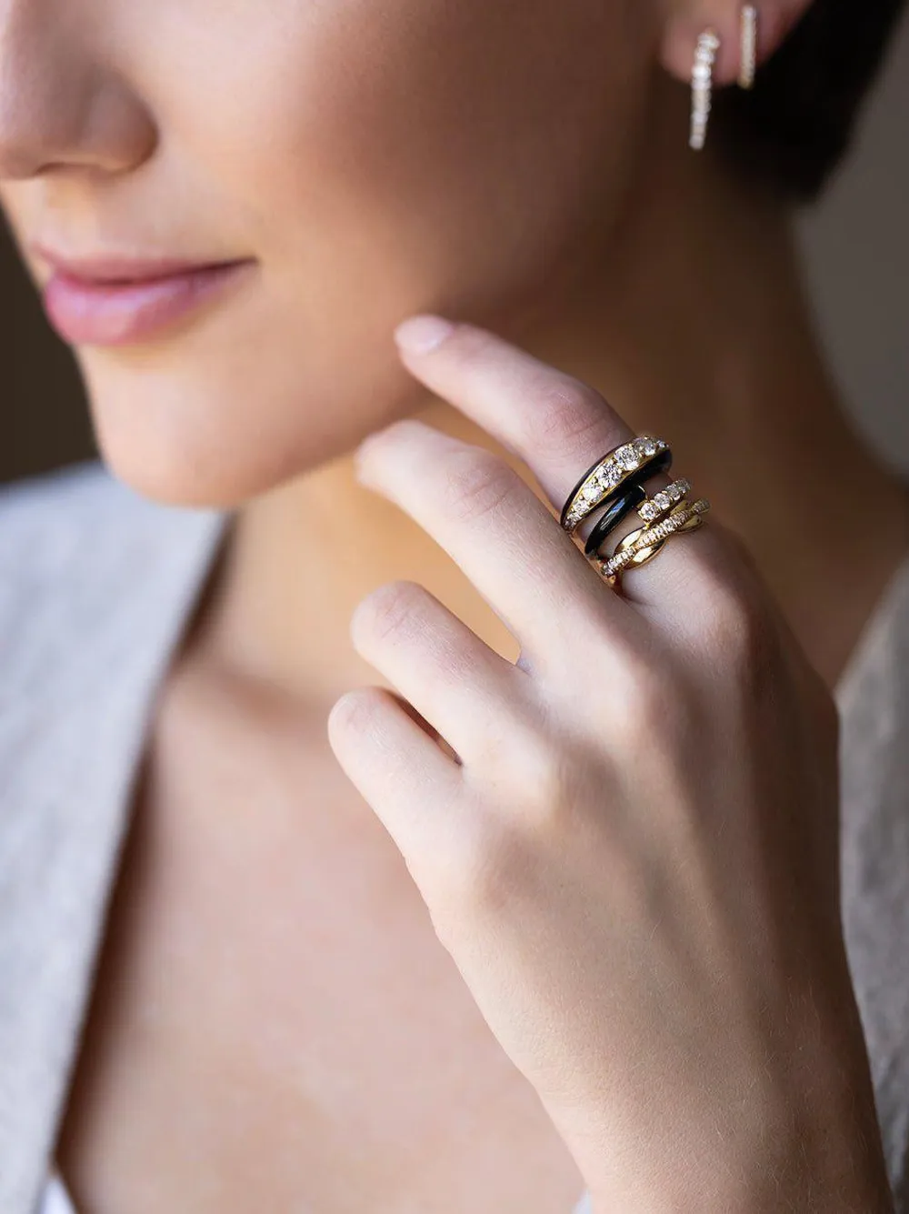 Melissa Kaye Anello Black Lola in oro giallo 18 carati con diamanti