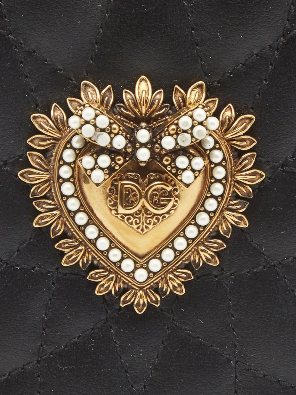 Pre-owned Dolce & Gabbana Quilted-heart Phone Cover In Black