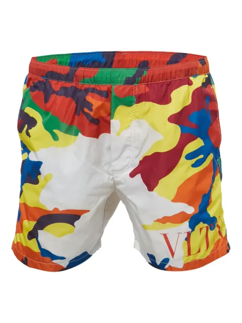 Valentino Pre-Owned shorts de playa con estampado militar