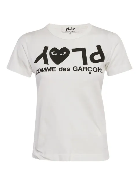 Comme Des Garçons playera con logo de corazón