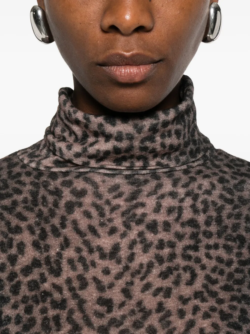 Majestic Fitted Turtleneck Sweater With Black Leopard Print In Black
