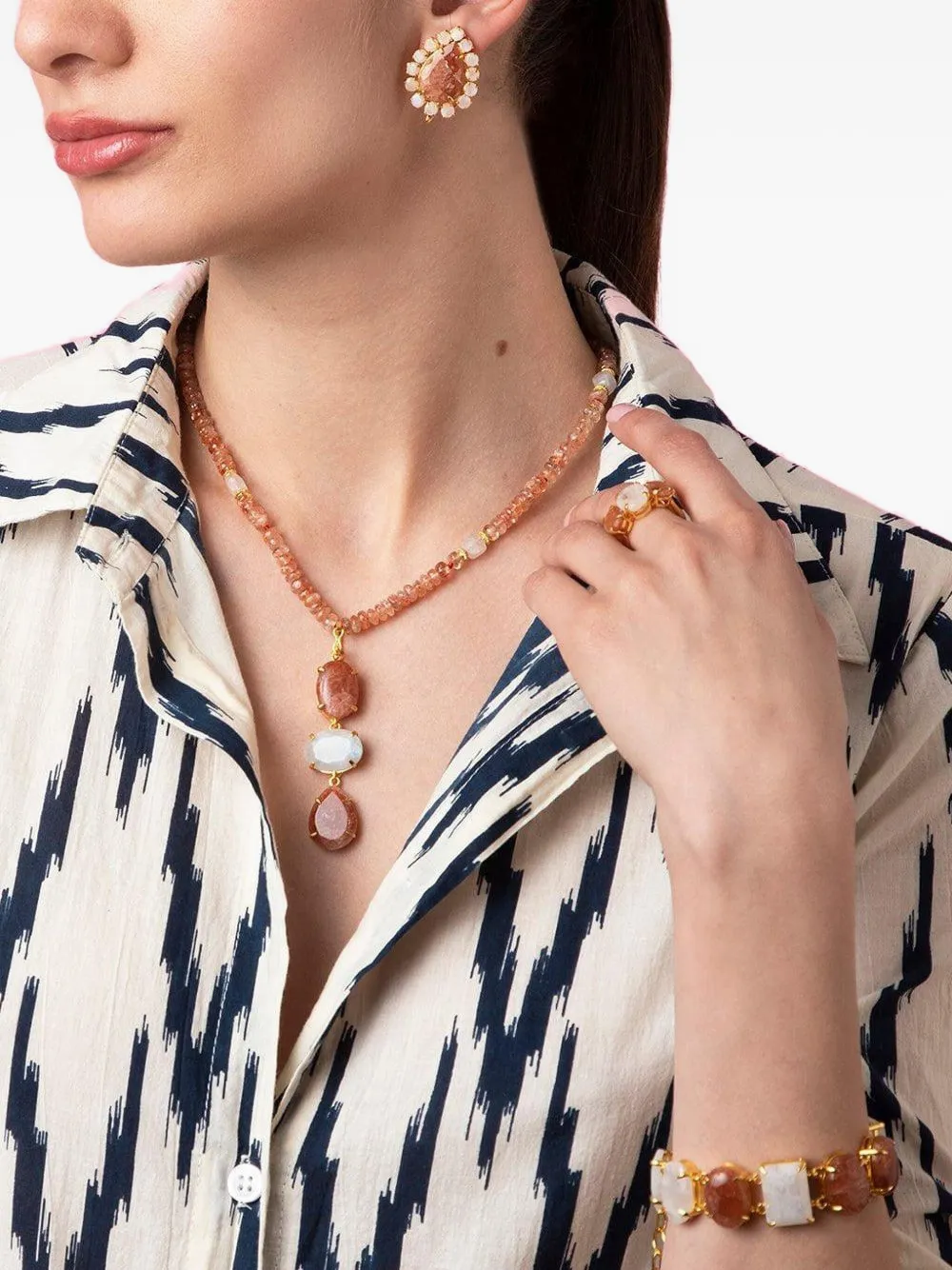 Bounkit Jewelry Oorbellen met maansteen - Goud