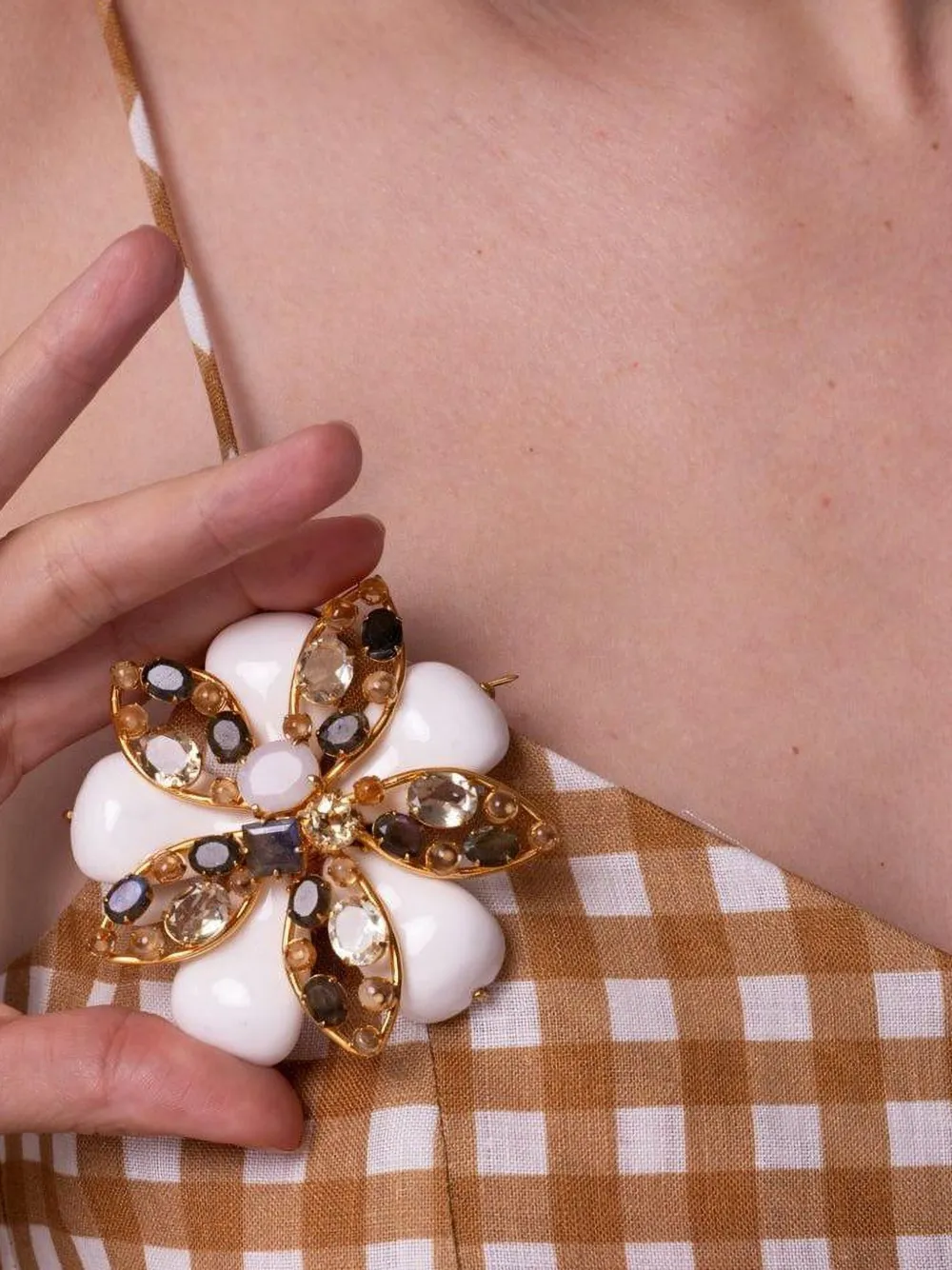 Bounkit Jewelry Agate Flower Brooch In Gold