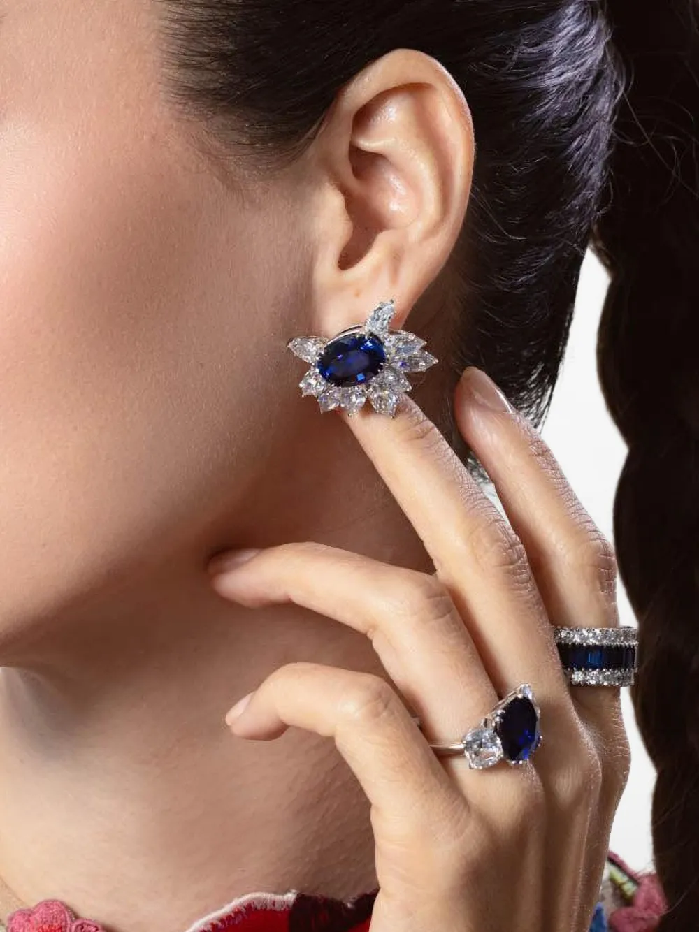 Fantasia by Deserio Oorbellen met cluster van saffieren - Blauw