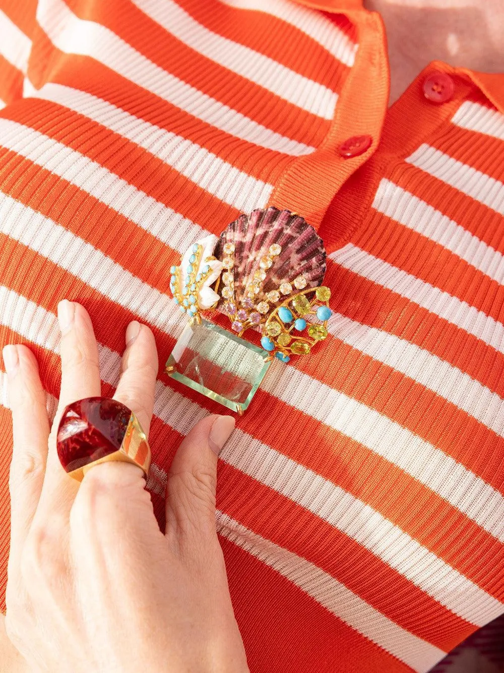 Bounkit Jewelry Shell-shape Crystal-embellishment Brooch In Multi