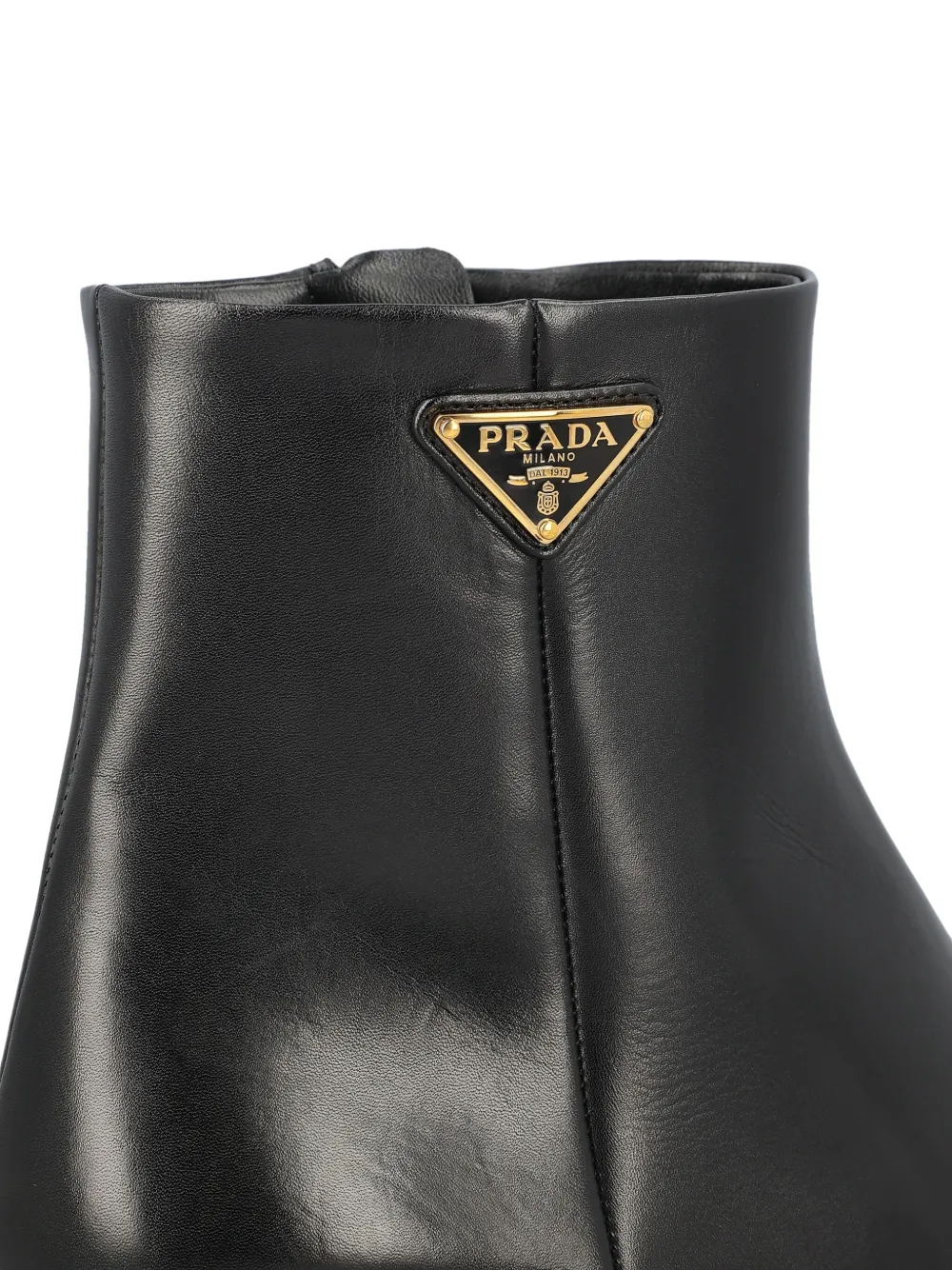 Prada Laarzen met puntige neus en logo Zwart