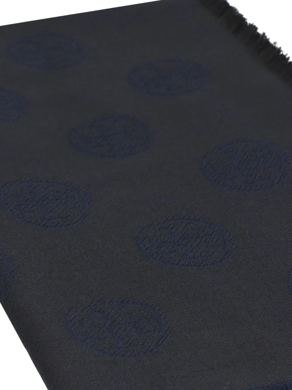 Tory Burch logo-pattern frayed-edge scarf - Zwart