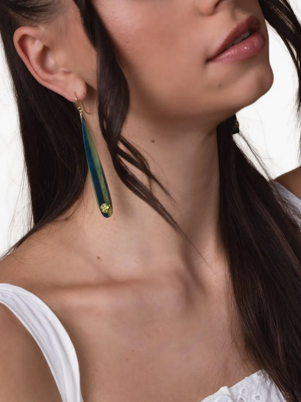 Mark Davis 18k Yellow Gold Bakelite Peridot Earrings In Green