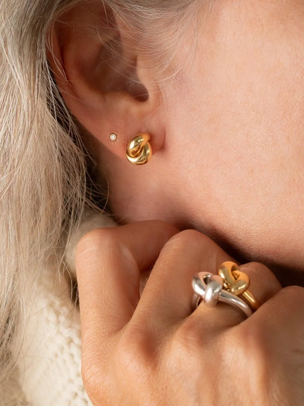 The Love Knot by Coralie Love Knot ダイヤモンド ピアス 18Kイエローゴールド - ゴールドトーン The Love Knot by Coralie Love Knot ダイヤモンド ピアス 18Kイエローゴールド - ゴールドトーン