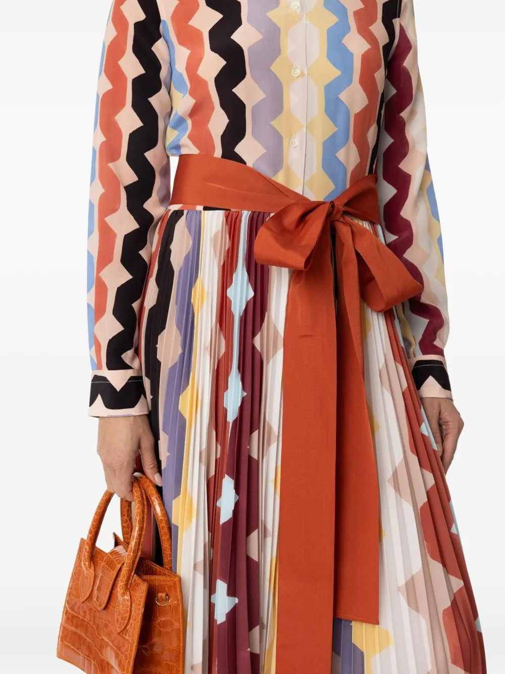 Sara Roka Toska geplooide jurk met zigzag-print Roze