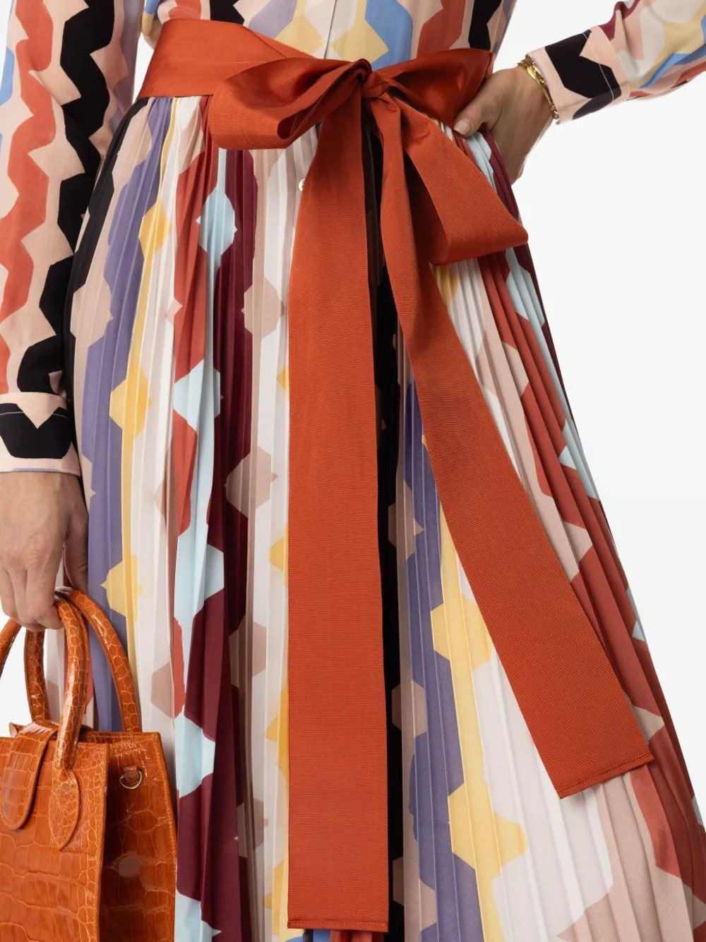 Sara Roka Toska geplooide jurk met zigzag-print Roze