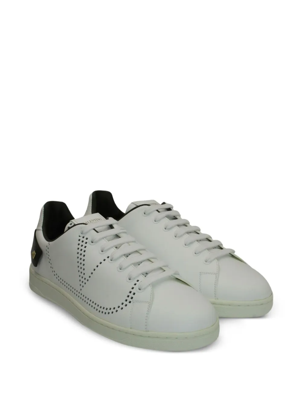 Valentino Garavani Pre-Owned Backnet Rockstud-detail sneakers | Image 2