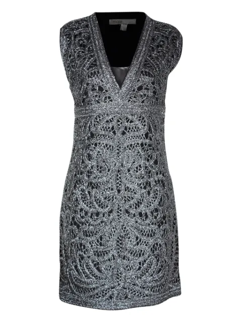 Maje vestido corto bordado con cuello en V