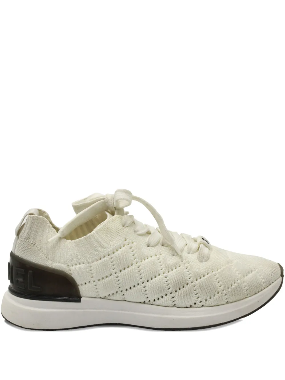 CHANEL Pre-Owned quilted low-top sneakers - Bianco