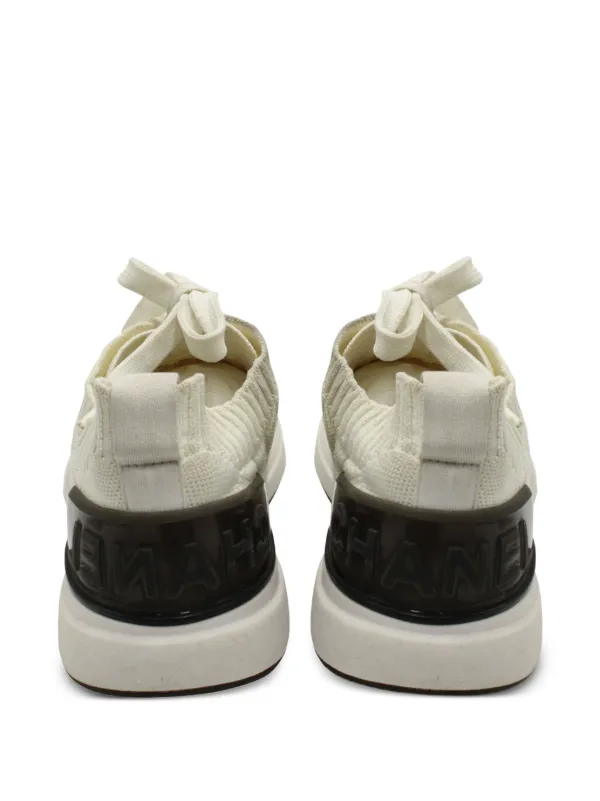 CHANEL Pre-Owned キルティング スニーカー | ホワイト | FARFETCH JP