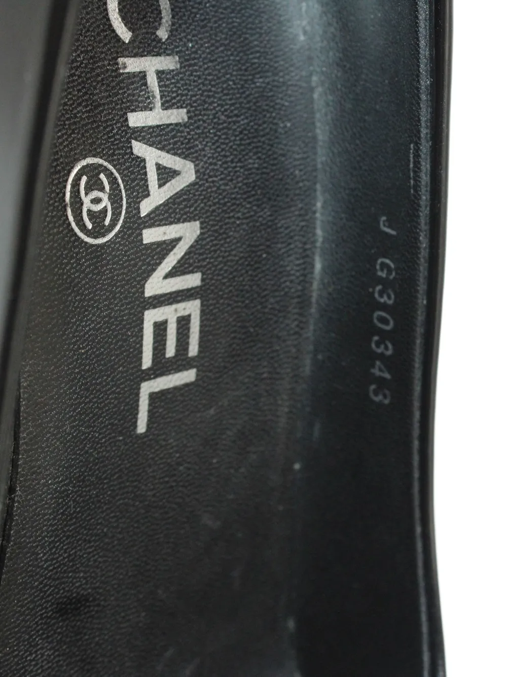 Pre-owned Chanel Interlocking Cc-logo Pumps In Black