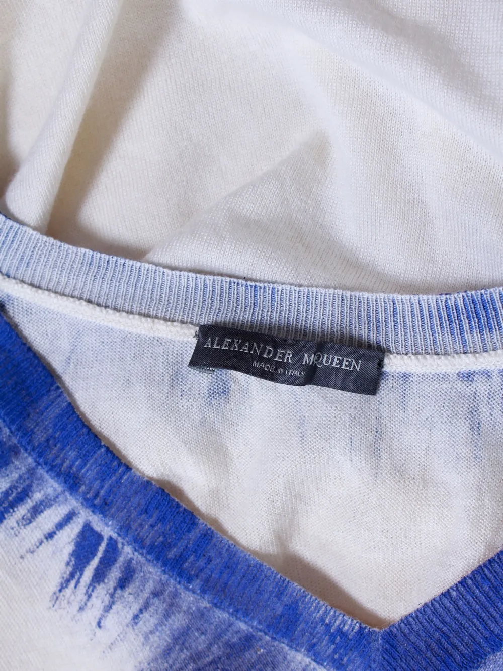 Pre-owned Alexander Mcqueen V-neck Blue-trimmed Sweater In White
