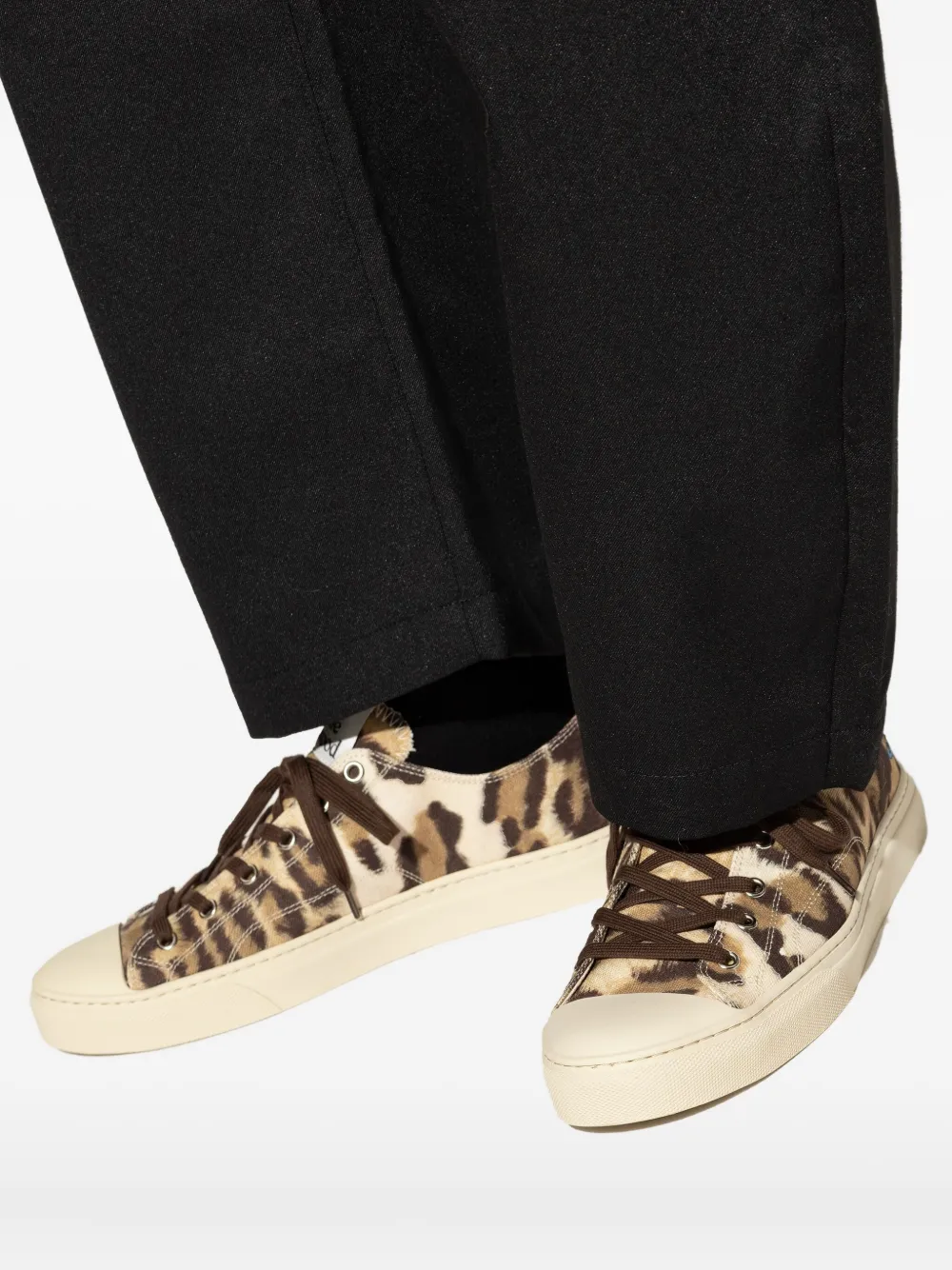 Vivienne Westwood Round-toe Low-top Casual Shoes In Neutral
