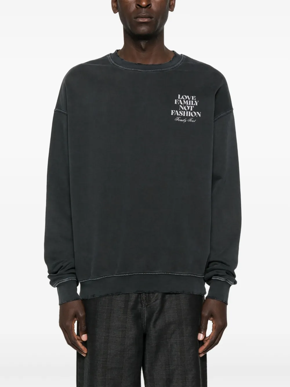Family First Sweater met tekst Zwart
