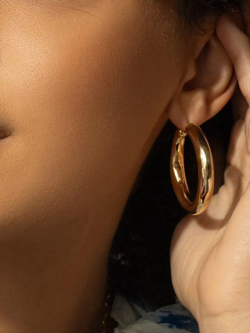 Lisa Nik 18k Yellow Gold Round Hoop Earrings In Gold