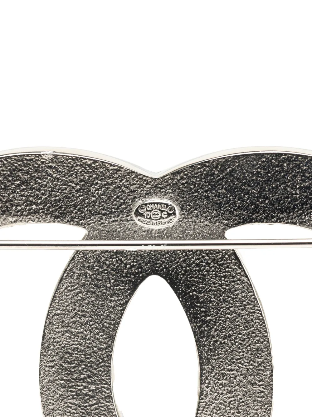 Pre-owned Chanel 2010 Enamel And Silver Plated Cc Brooch Costume Brooch In Black