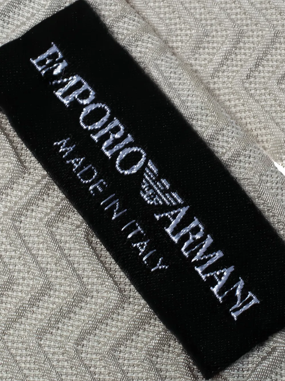 Emporio Armani Pre-Owned zig-zag pattern tie | Image 2