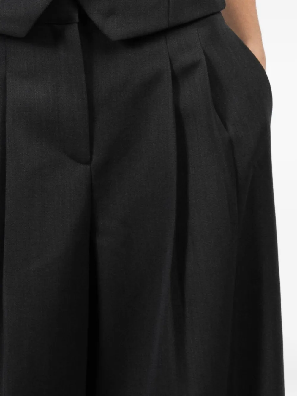 Twp Pleated Side-pocket Palazzo Trousers In Black