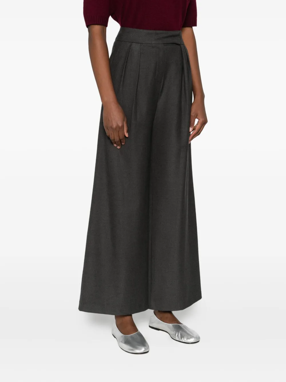 Thelaurent Pleated Trousers In Black