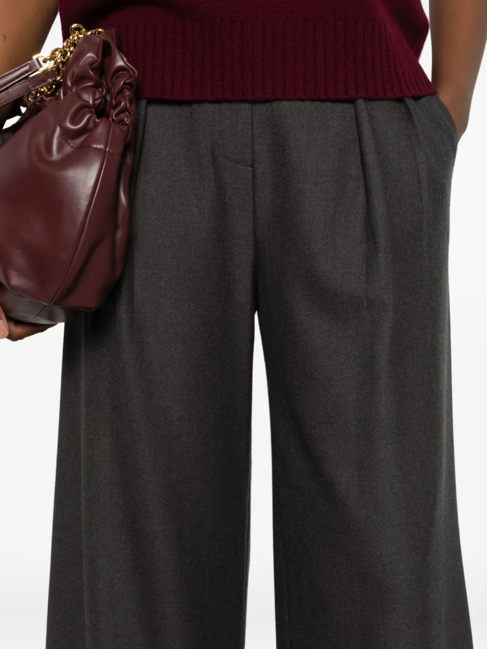 Thelaurent Pleated Trousers In Black