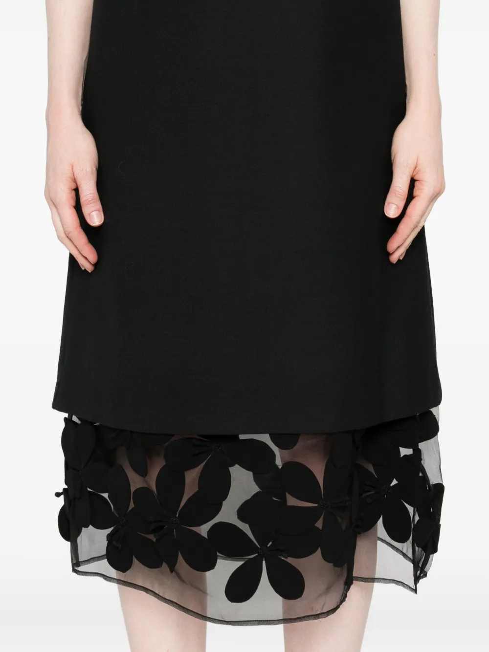 Liviana Conti Mouwloze jurk met bloem-applicatie Zwart