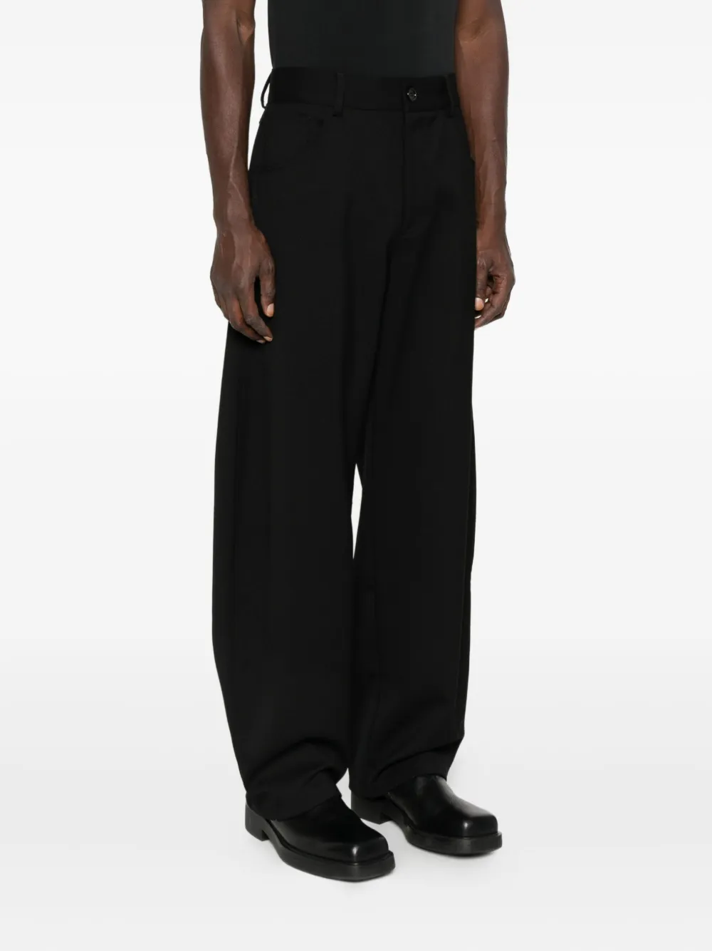 Séfr Cropped Wide-leg Pants With Five-pocket Design And Distinctive Branding In Black