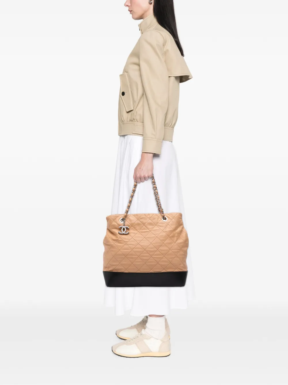 CHANEL Pre-Owned 2010-2011 Large Quilted Iridescent Calfskin VIP tote bag | Pre-Owned | Image 2