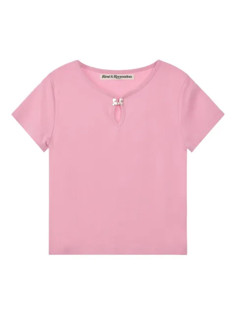 Rest&Recreation playera con aplique del logo