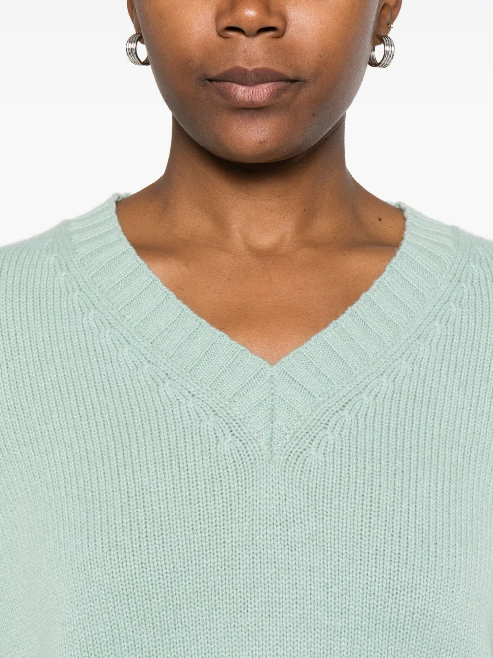 Purotatto V-neck Side-split Sweater In Green