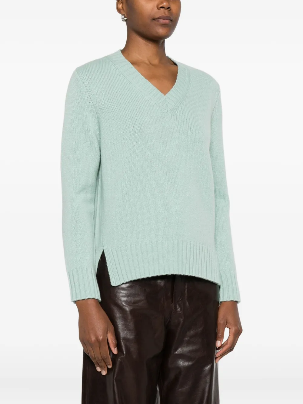 Purotatto V-neck Side-split Sweater In Green
