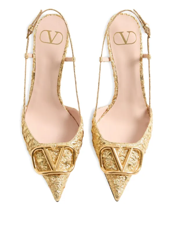 VALENTINO ゴールドのロゴバックルが特徴のスリングバックパンプス。 Valentino Garavani Vロゴ シグネチャー スリングバック パンプス