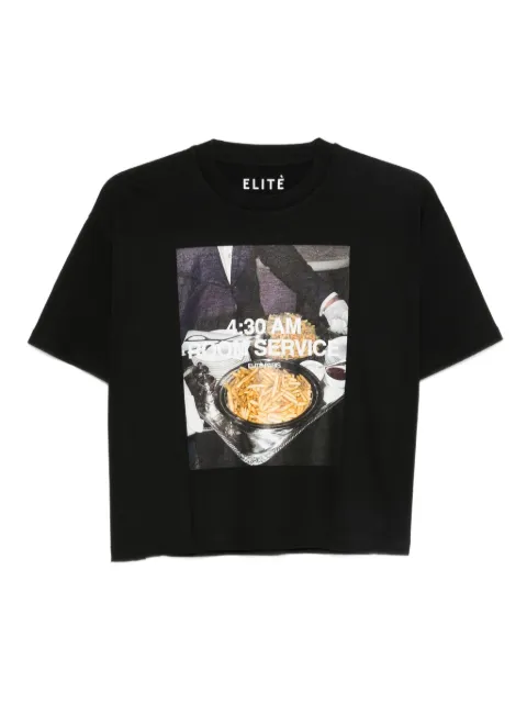 Elite playera del servicio de habitaciones