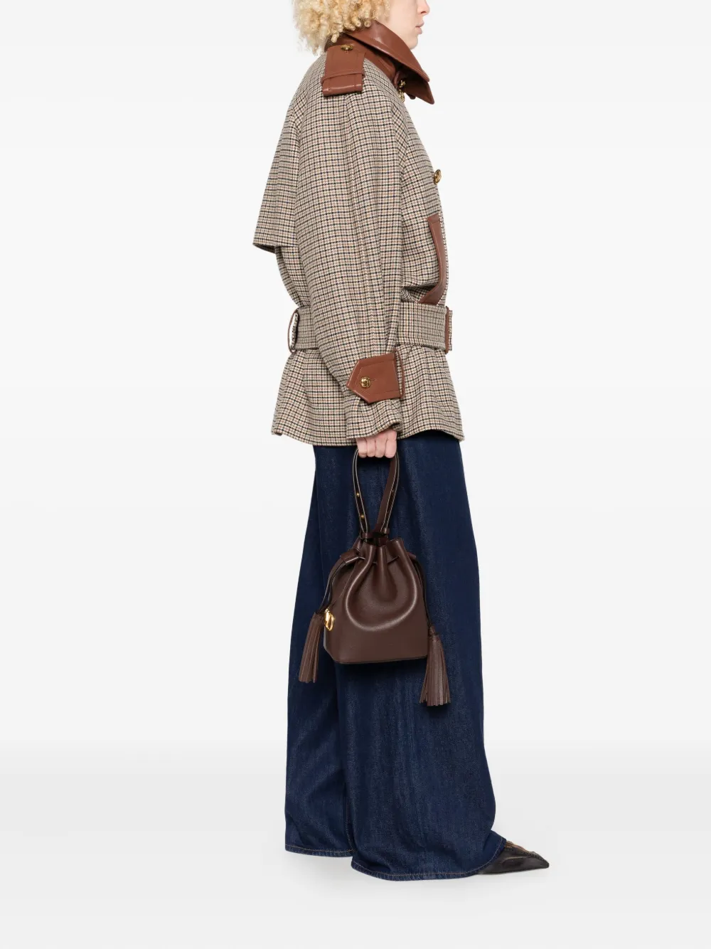 Valentino Garavani tassel-detail leather bucket bag | Image 2