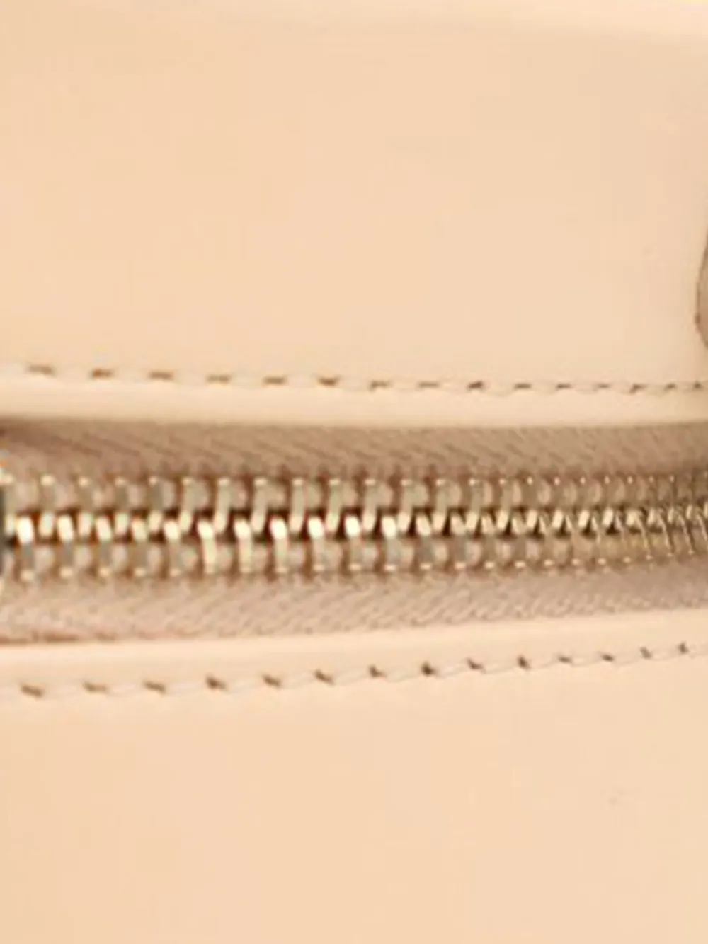 CHANEL Pre-Owned 2020 Calfskin 19 Round Clutch with Chain satchel | Pre-Owned | Image 2