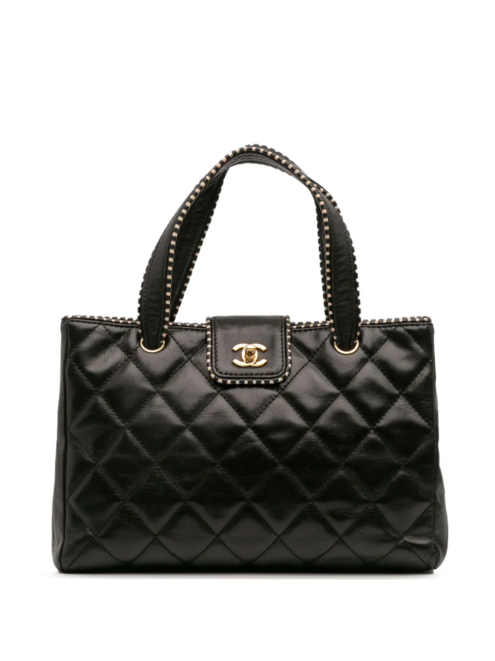 Бывшая в употреблении сумочка CHANEL из стеганой овечьей кожи 2003-2004 годов выпуска.